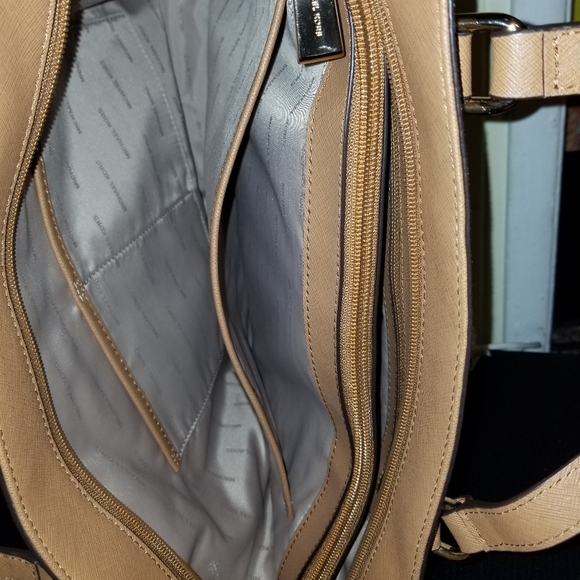 Michael Kors Handbag - signature - Picture 4 of 6